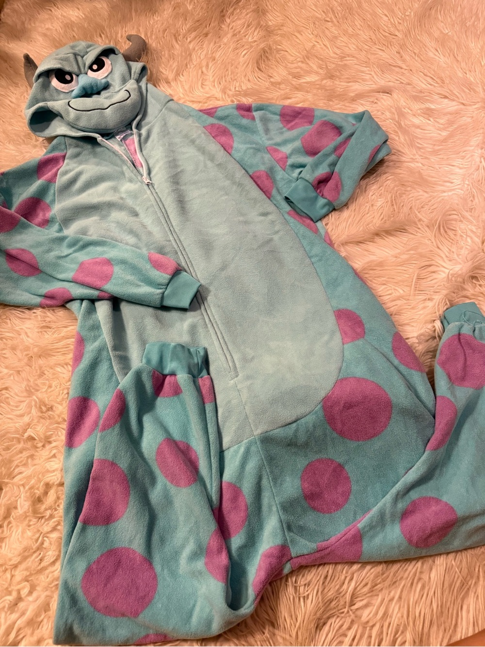 Adults sully costume (D14)